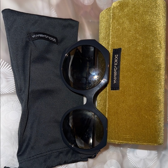 Dolce & Gabbana Black Oversized Sunglasses - Picture 1 of 8